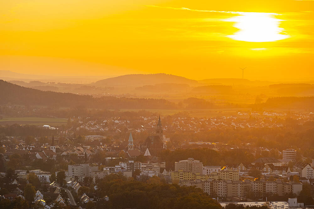 Blick auf Neumarkt in der Oberpfalz bei tiefstehender Sonne.