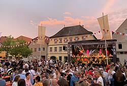 Blick auf das Weinfest in Iphofen 2024.