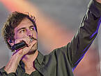 Nahaufnahme von Max Giesinger bei seinem Konzert am Königssee im September 2023.