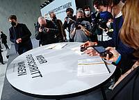 Unterschrift unter den Koalitionsvertrag 2021 der Ampelkoalition.