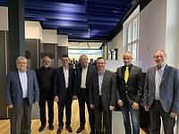 Gruppenfoto in der Bankfiliale Rothenburg ob der Tauber der VR-Bank Mittelfranken Mitte.