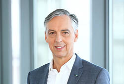 Porträtfoto von Louis Hagen, Vorstandsvorsitzender der Münchener Hypothekenbank.