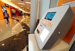 Ein Bitcoin-Automat in einem Einkaufszentrum.