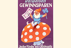 Das erste Gewinnspar-Plakat des VR Gewinnsparvereins Bayern von 1952. Zu sehen ist ein Zwerg, der auf einem Fliegenpilz sitzt und einen 50-Mark-Schein in der Hand hält.