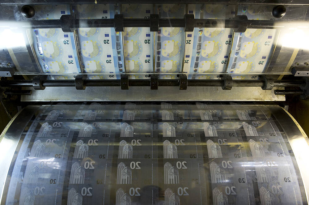 In einer Notenpresse werden 20-Euro-Scheine gedruckt (Symbolbild der Deutschen Bundesbank).