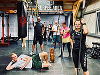 Mitglieder trainieren in der Workout-Box Weilheim eG.