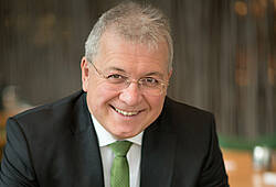 Porträtfoto des Europaabgeordneten Markus Ferber aus Augsburg.