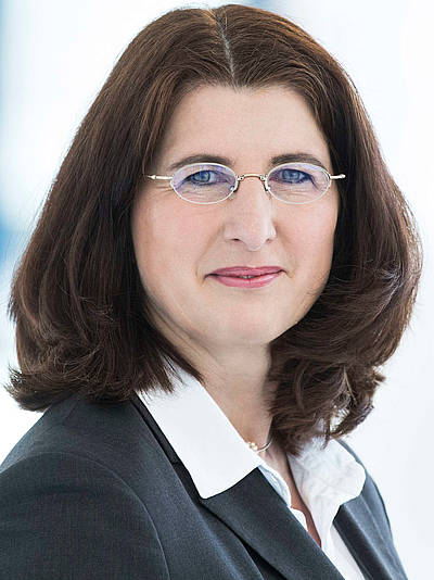 Porträtfoto von Claudia Schlebach, Abteilungsleiterin Unternehmensförderung bei der IHK für München und Oberbayern.
